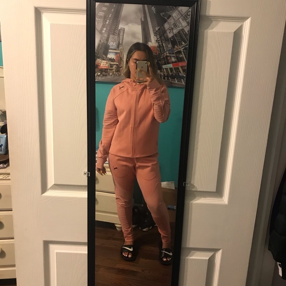 Pink Puma tracksuit - Picture 6 of 10